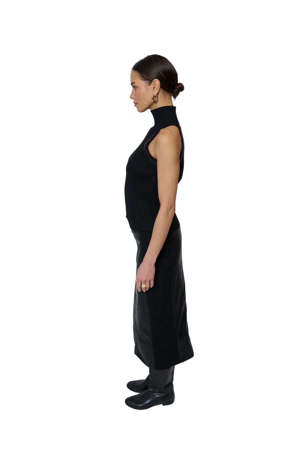 Milan Sleeveless T-Neck Top - Black Comb